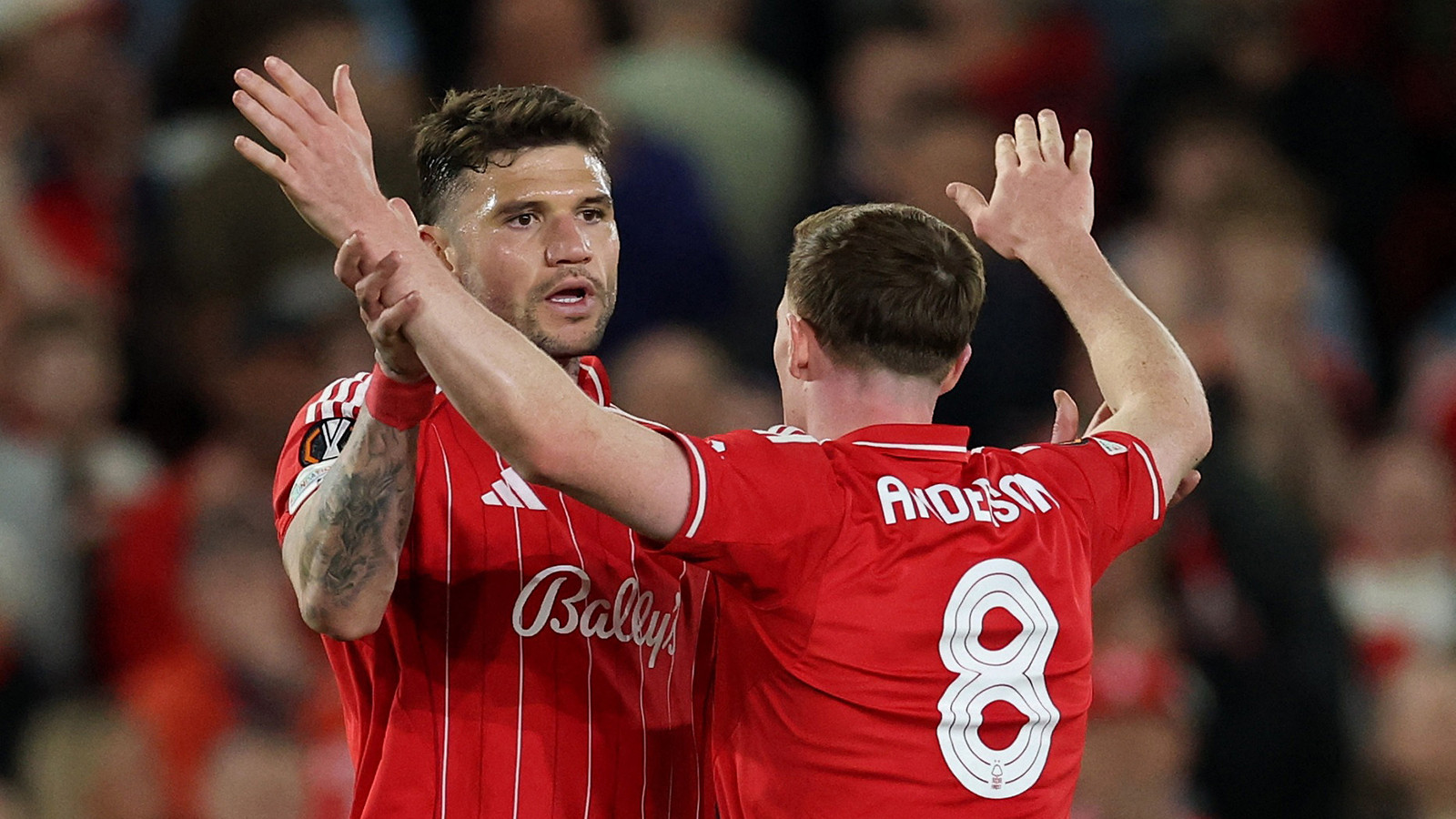 Vitor Pereira'nın takımı Nottingham Forest, Avrupa Ligi'nde final kapısını araladı