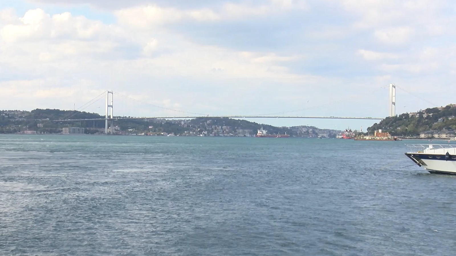 İstanbul Boğazı 'yat yarışı' nedeniyle transit gemi geçişlerine kapatıldı