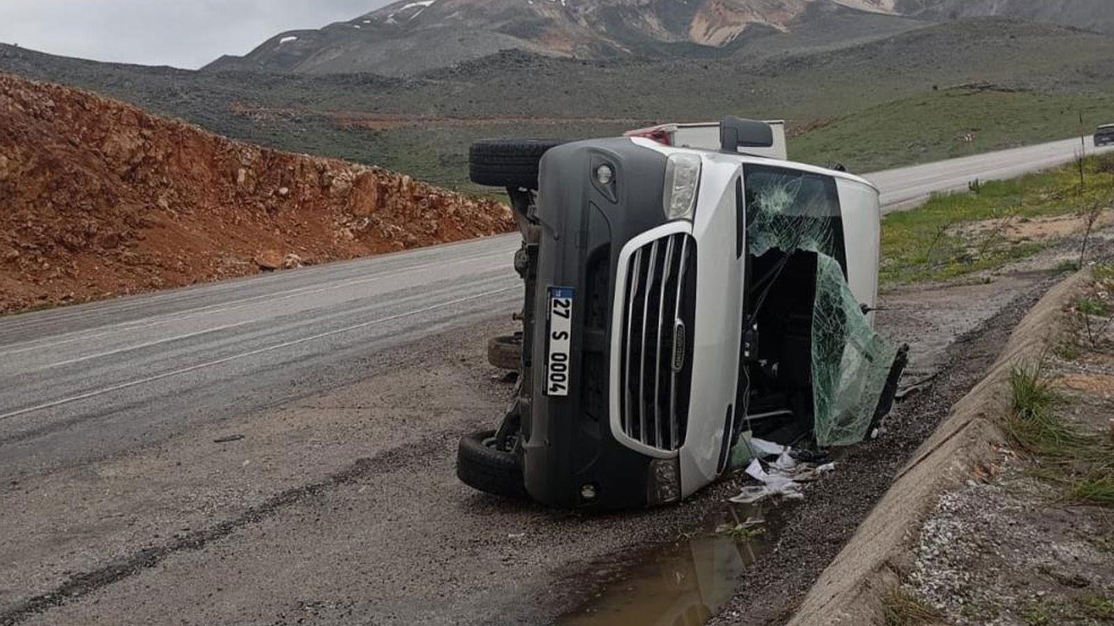 Malatya'da taziyeye gidenleri taşıyan minibüs devrildi: Çok sayıda yaralı var