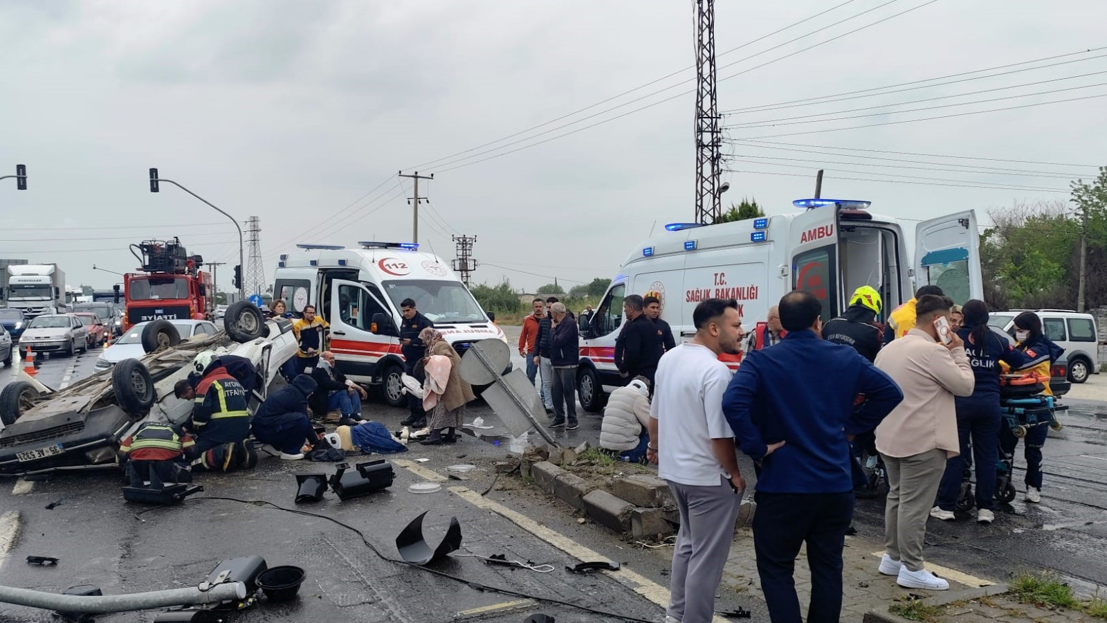 Aydın'da takla atan otomobil ters döndü: 2'si çocuk 5 yaralı