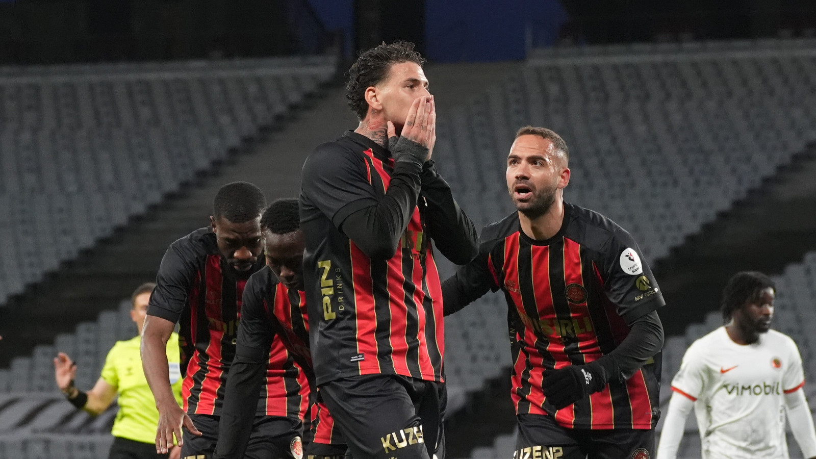 Süper Lig'de küme düşme hattında puanlar birbirine yaklaştı! Karagümrük pes etmiyor