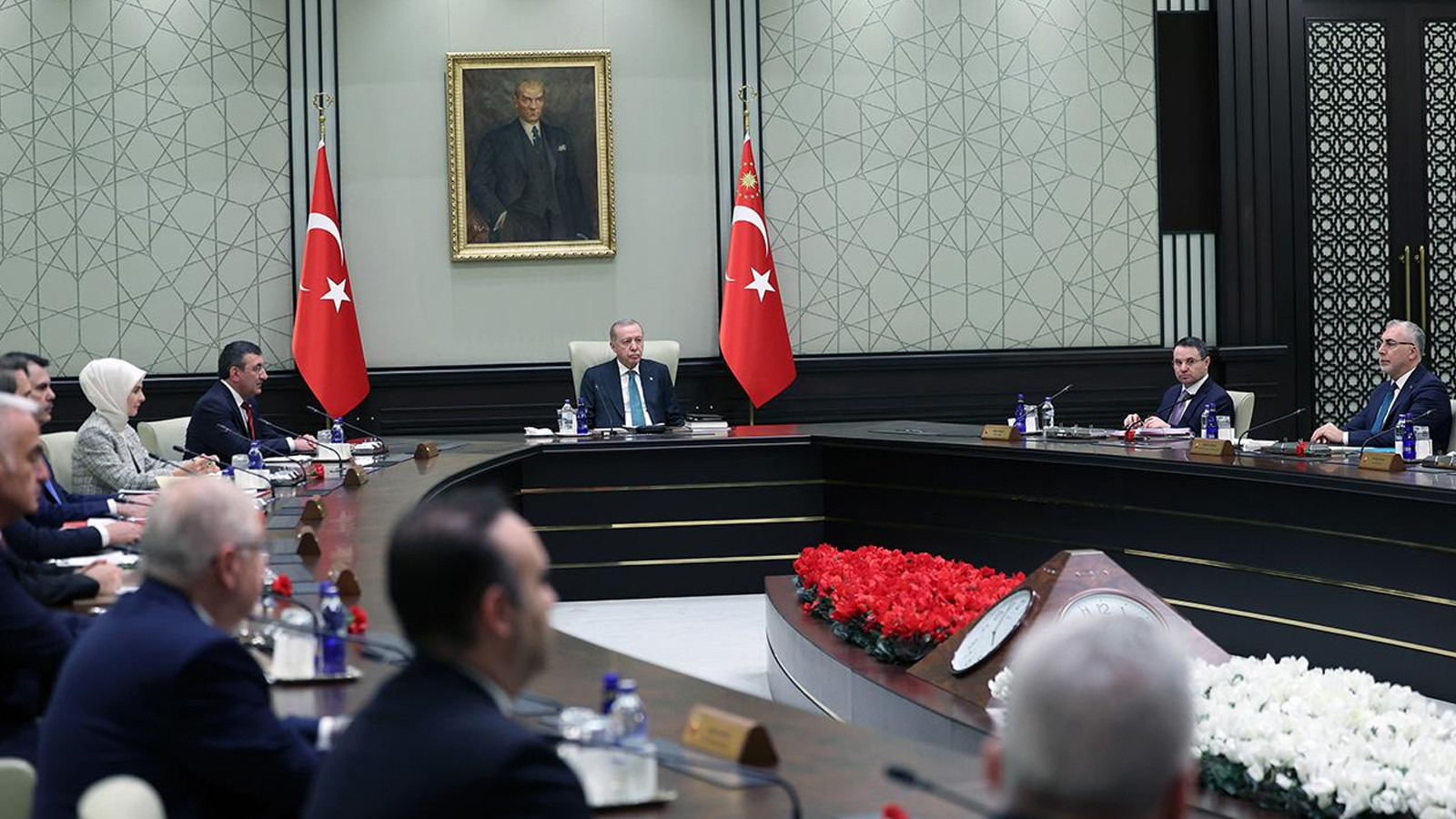 Kabine yoğun gündemle toplanıyor: Orta Doğu, ekonomi ve terörle mücadele