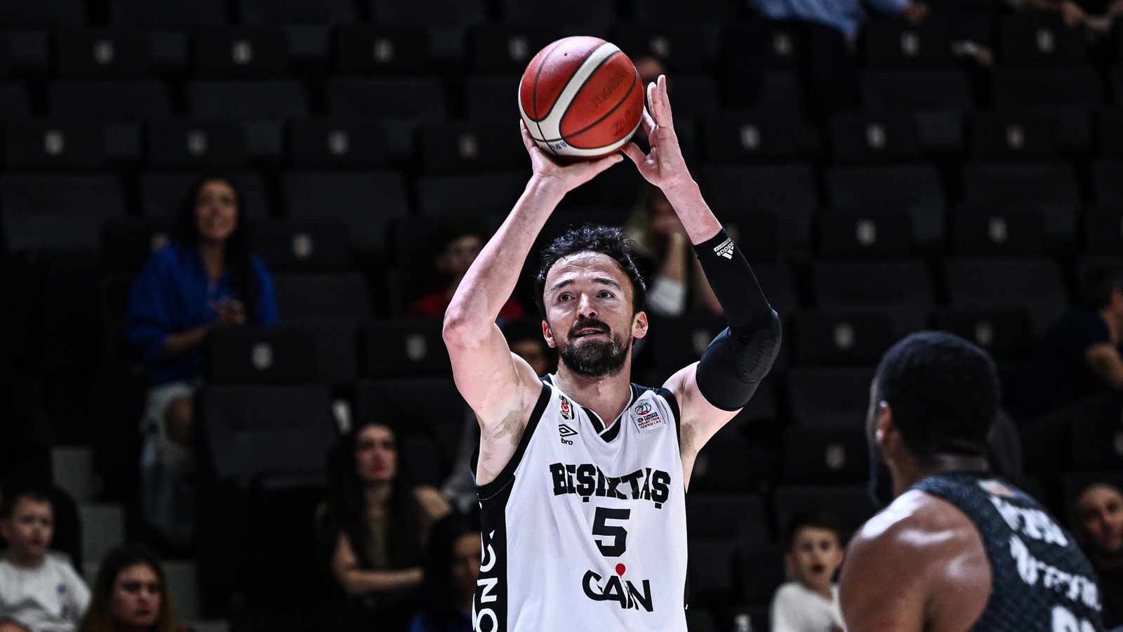 Beşiktaş, Aliağa Petkimspor'u rahat geçti