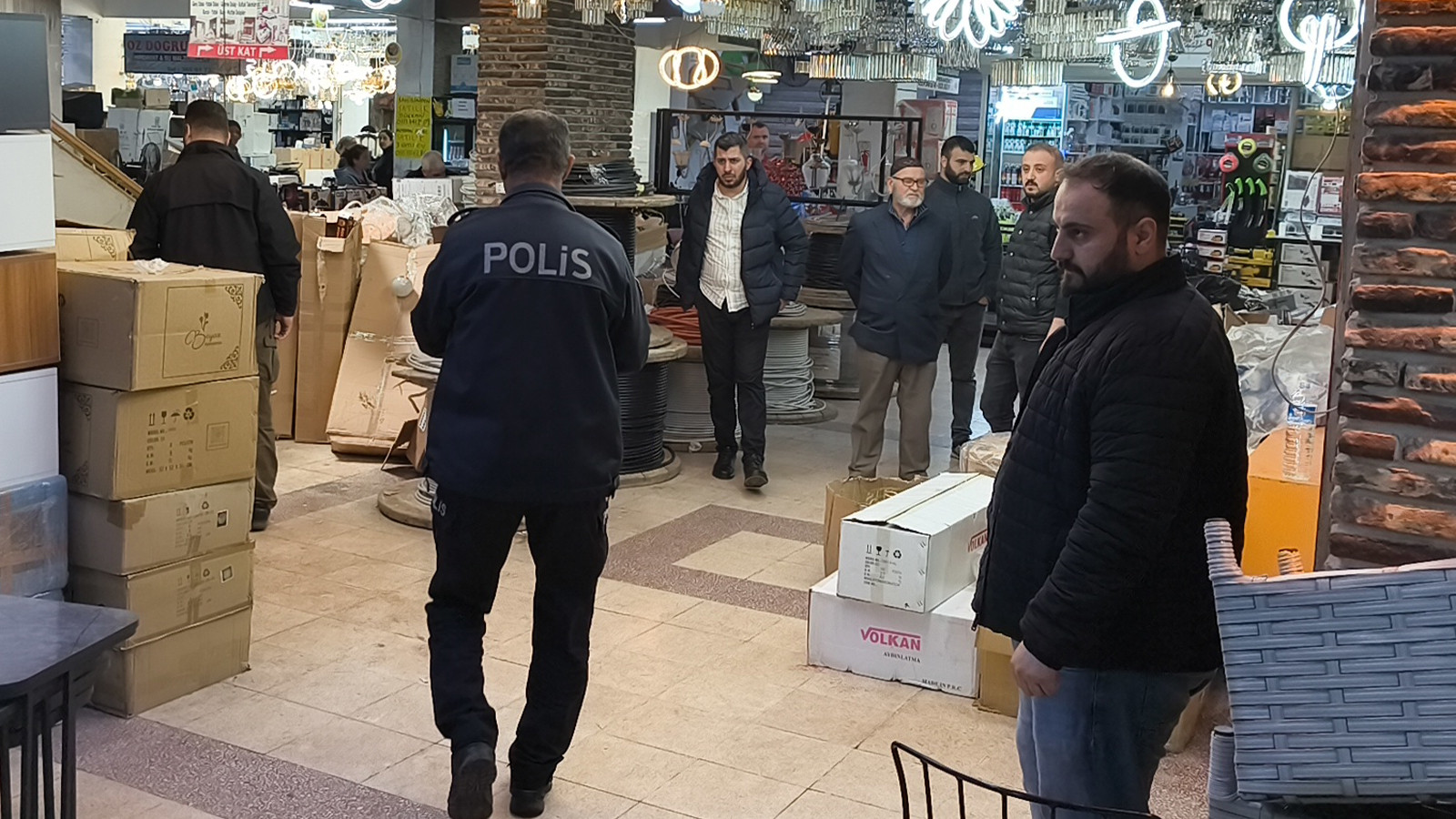 Çalıştığı iş merkezinde uğradığı silahlı saldırıda ağır yaralandı