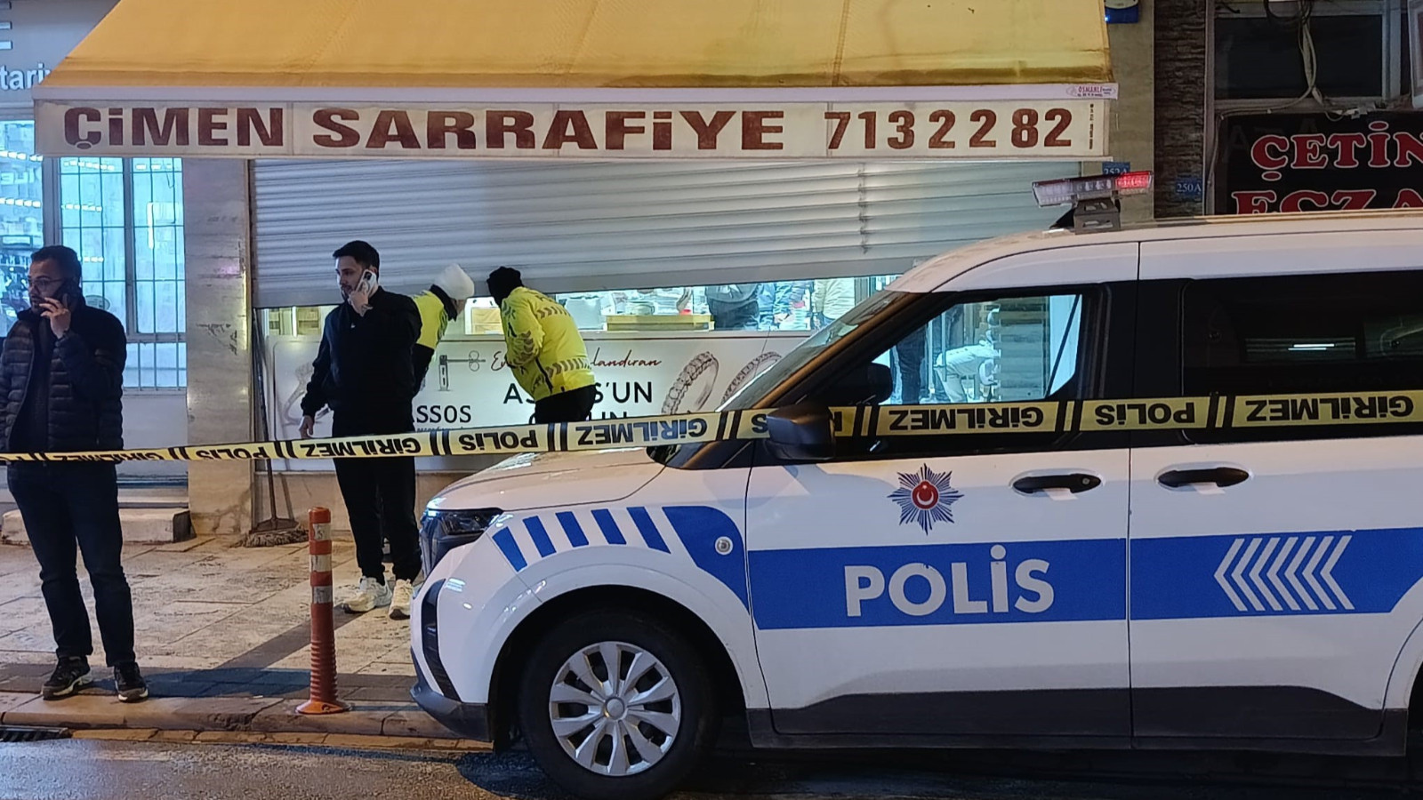 Denizli'de bir kuyumcu 100 kilo emanet altınla yurt dışına kaçtı