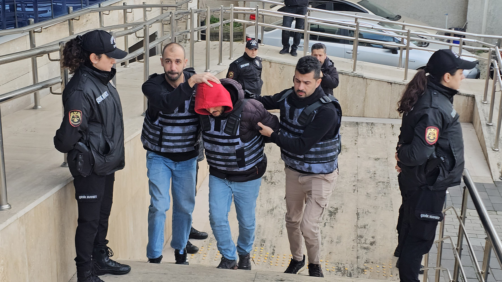 Eşinin dayısını bıçaklayarak öldüren sanığa müebbet hapis