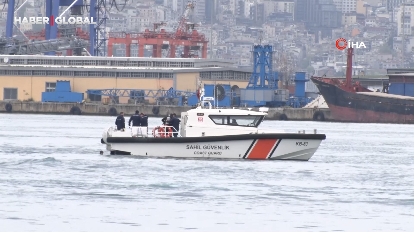 Kadıköy vapurunda kaybolan kadını arama çalışmaları 3 .gününde böyle görüntülendi