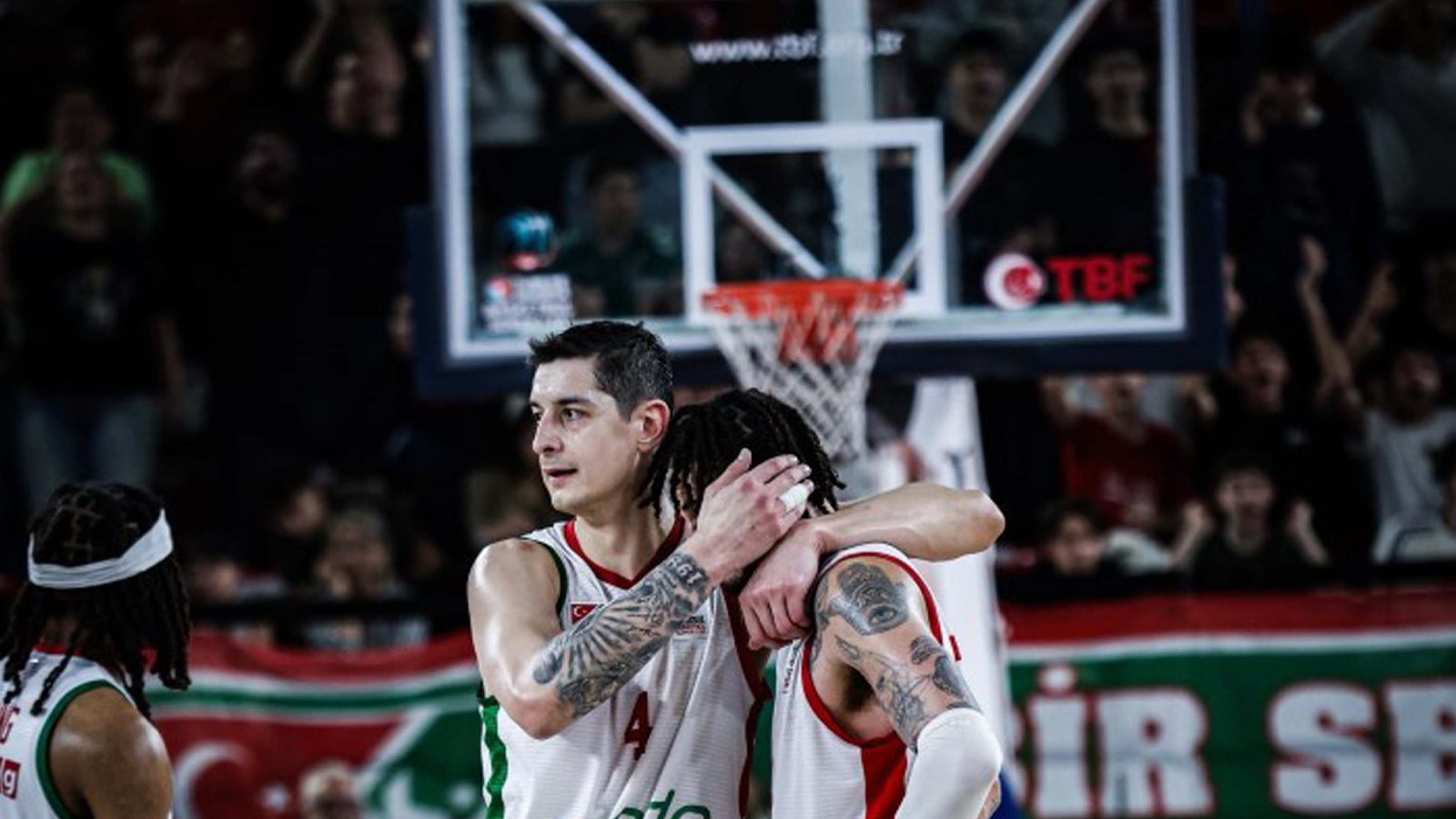 Basketbolda düğüm son maçlara kaldı