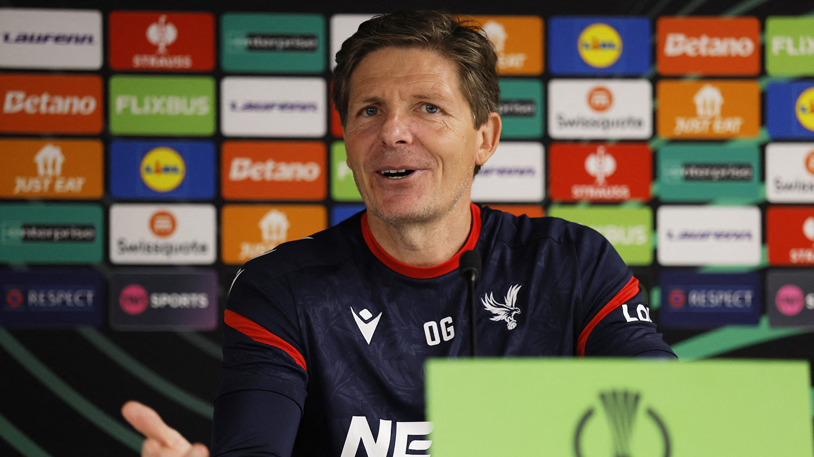 Crystal Palace Teknik Direktörü Oliver Glasner: "Arda Turan'ın harika bir iş çıkardığı kesin"