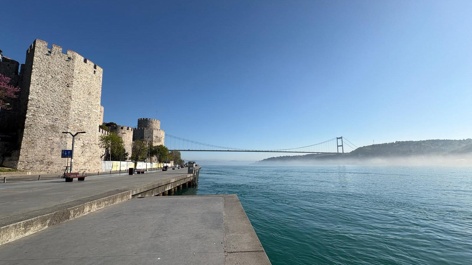 İstanbul sise gömüldü: Boğaz hattı gemi  trafiğine kapatıldı