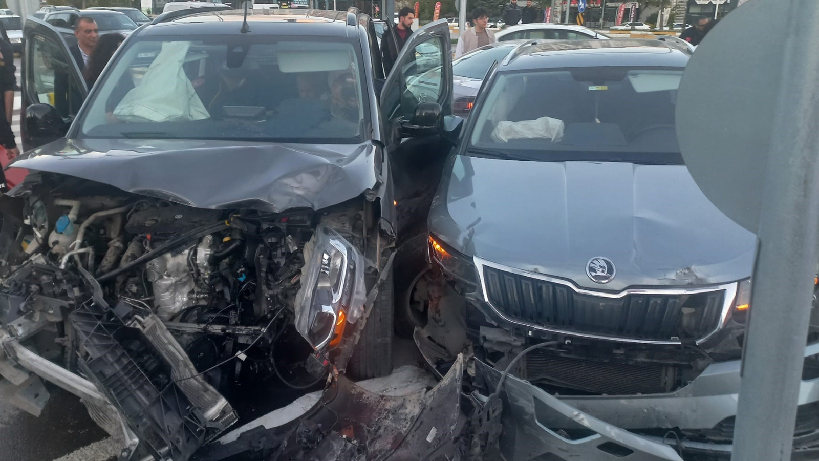 Elazığ'da zincirleme trafik kazası: Yaralılar var
