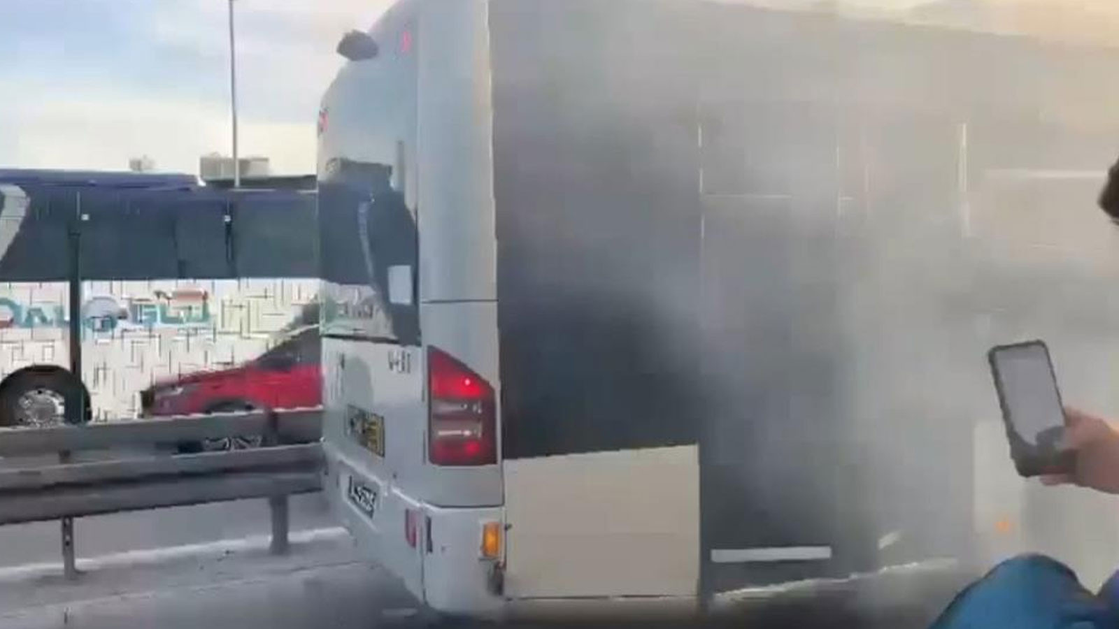 Kağıthane'de metrobüste yangın paniği