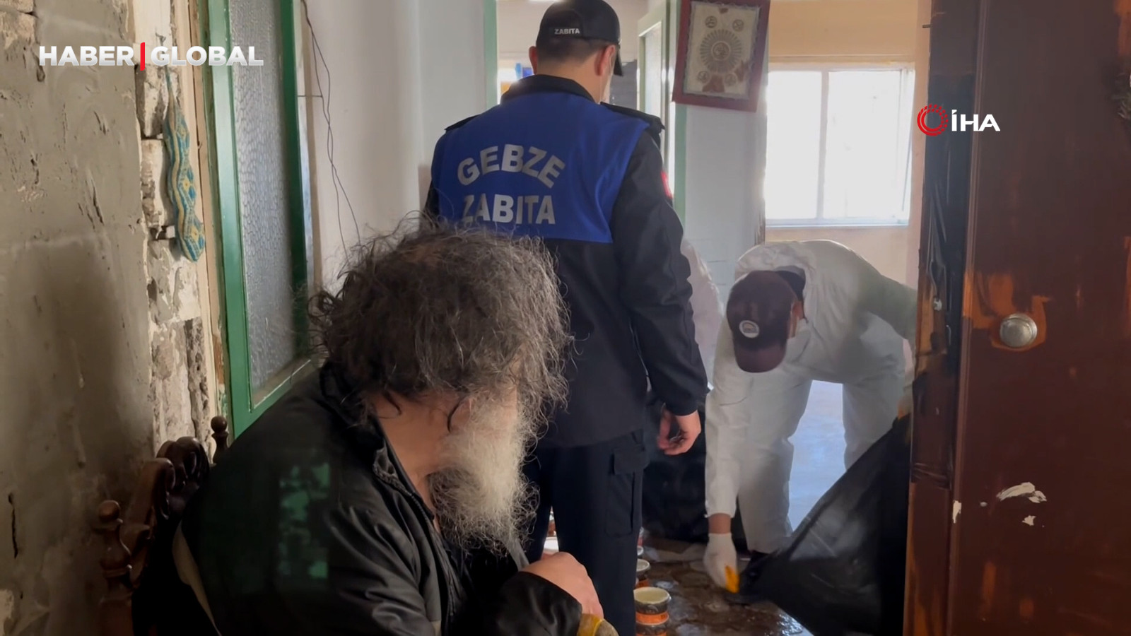 1 yıldır dışarı çıkmayan ve çöp evde bitkin halde bulunan adamın yeni hali şaşırttı