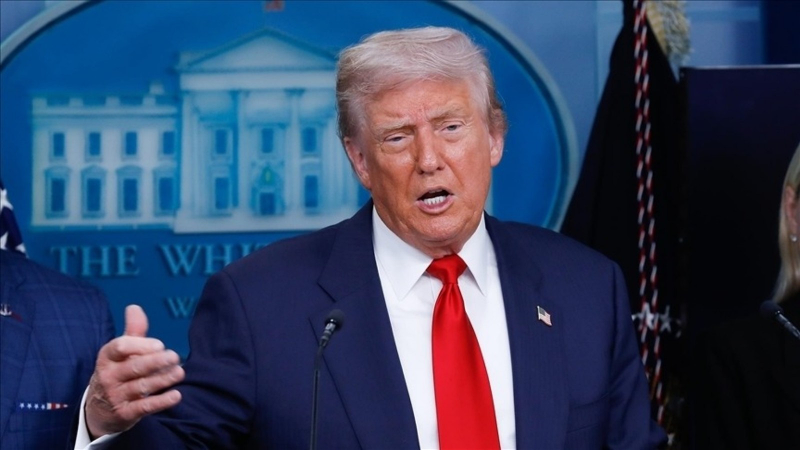 ABD Başkanı Trump: İran deliler tarafından yönetiliyor