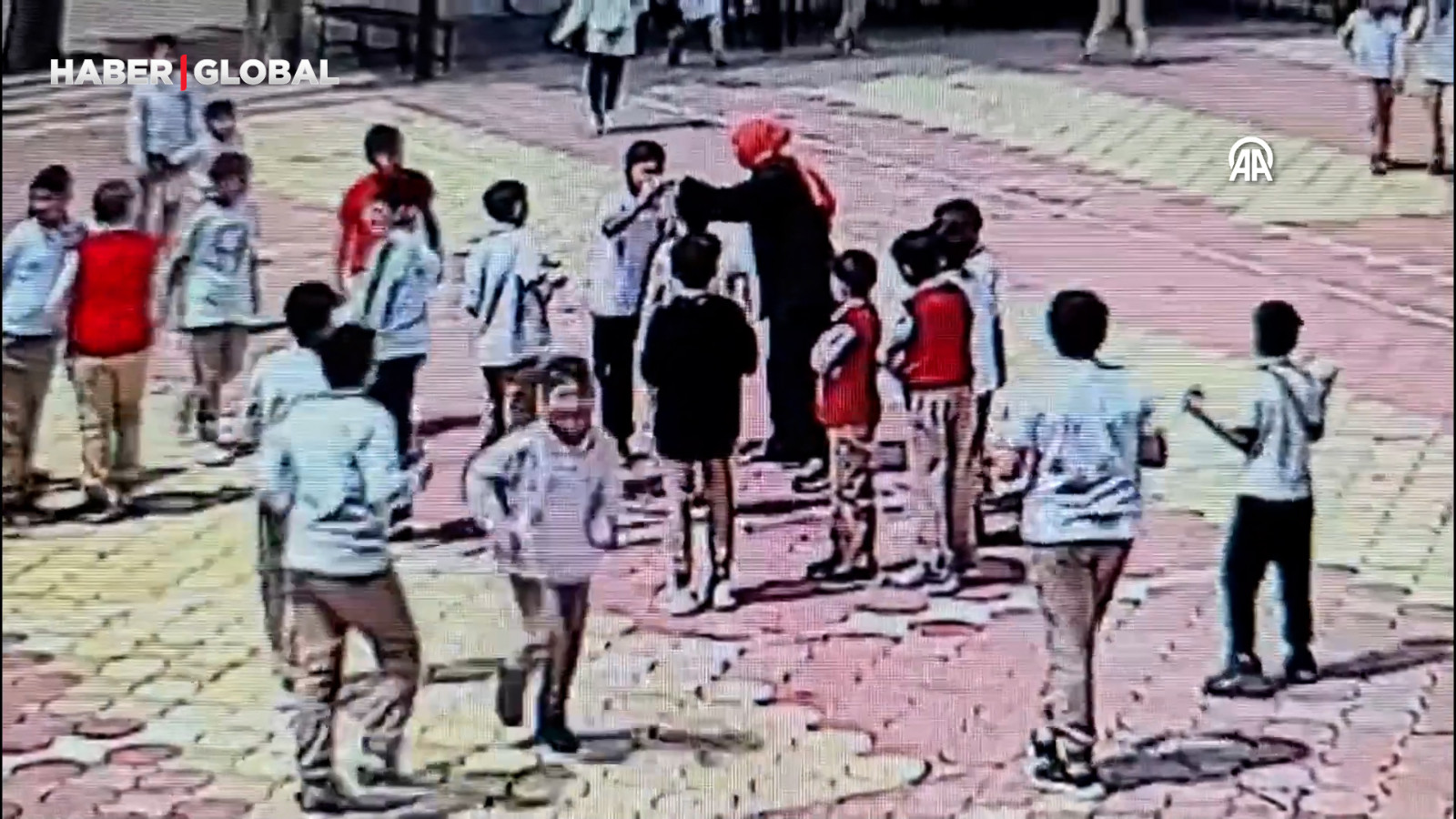Osmaniye'de boğazına yiyecek kaçan öğrenci, Heimlich manevrasıyla son anda kurtarıldı
