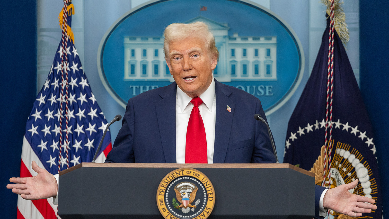 Trump'tan AB'ye 'tarife' uyarısı: Anlaşmaya uymaları için 4 Temmuz'a kadar süre verdi
