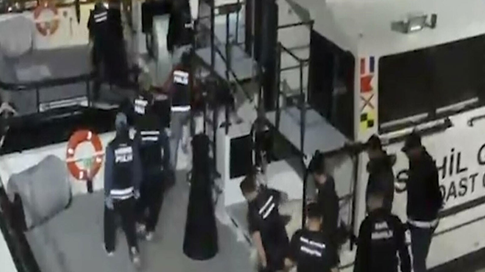 Yelkenli teknede 158 kilo esrar ele geçirildi; 8 tutuklama