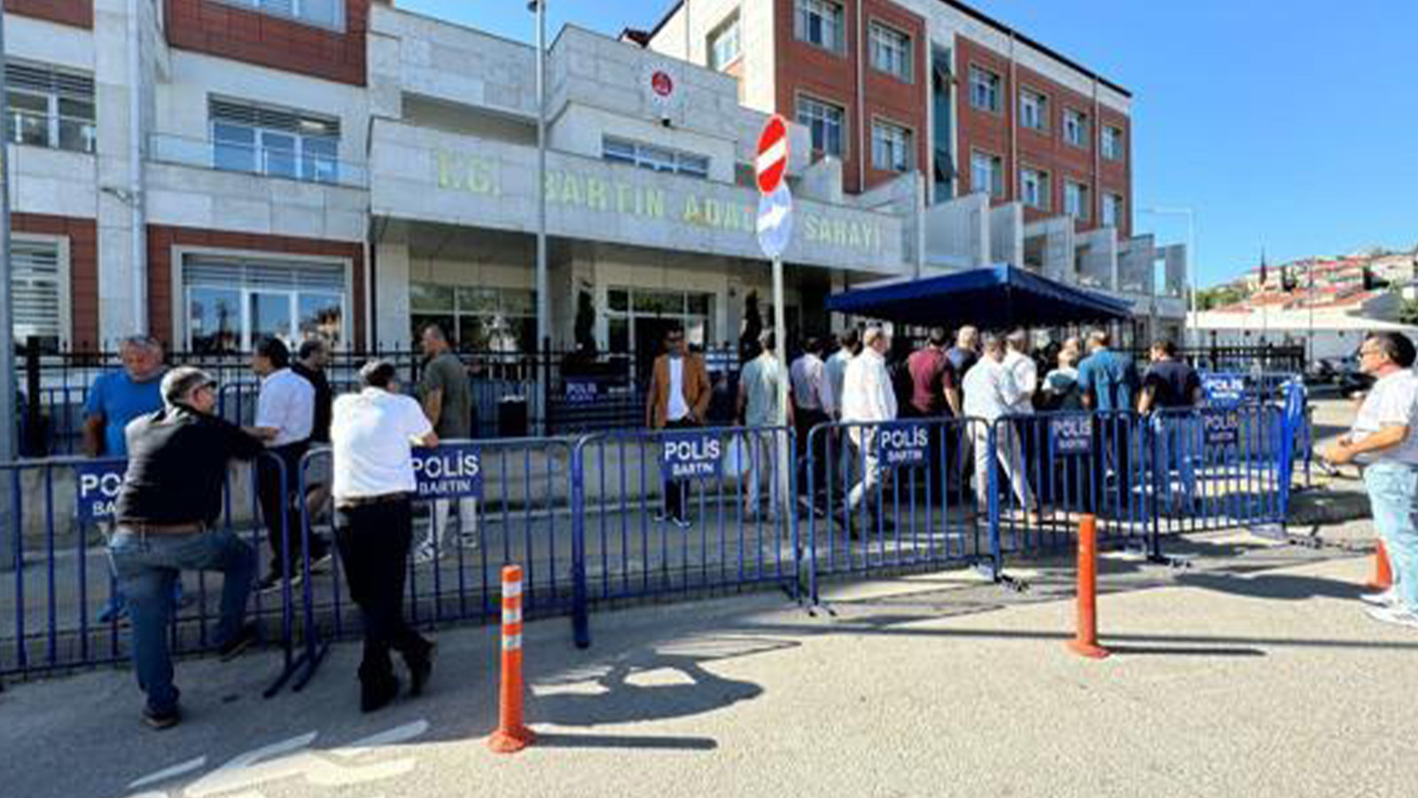 13 yaşındaki kız çocuğuna 'cinsel istismar' soruşturması: 33 tutuklama