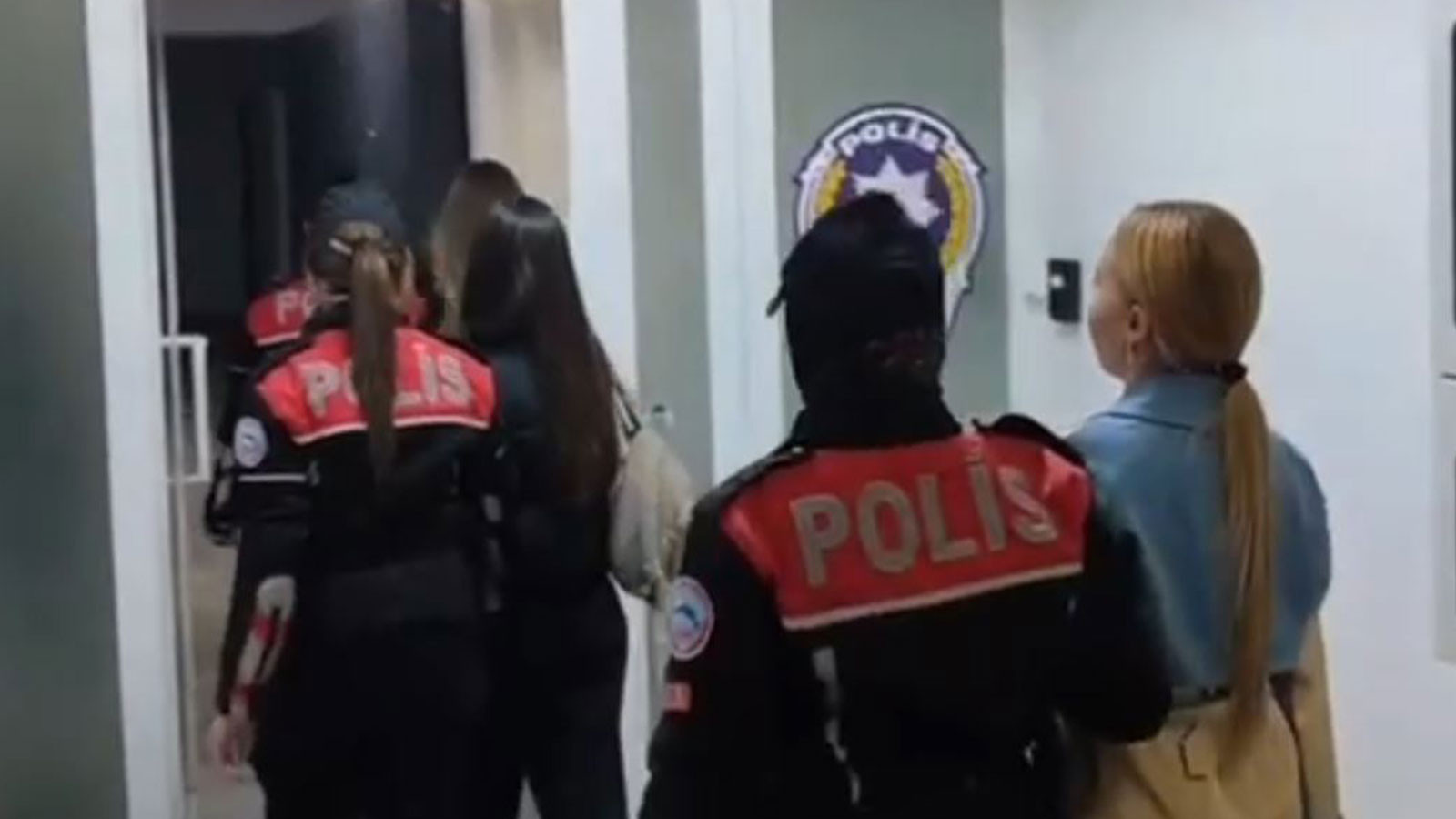 Usulsüz çalıştırıldığı belirlenen 47 yabancı uyruklu kadın sınır dışı edildi