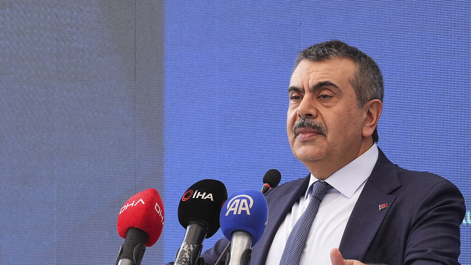 Bakan Tekin: Asıl mesele çocuğun iç bütünlüğünü koruyabilecek tedbirler almak