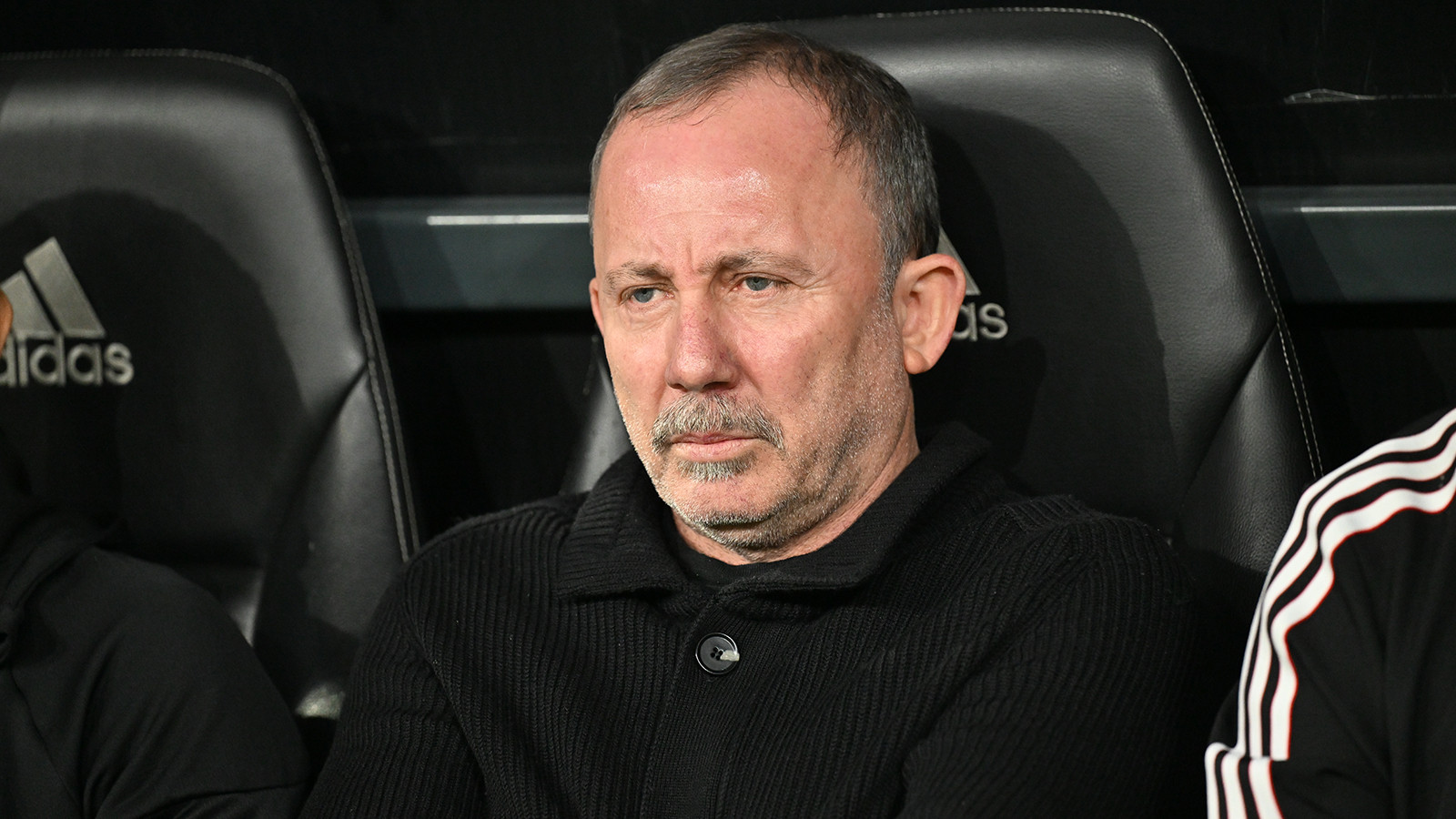 Beşiktaş taraftarından derbide büyük protesto! Sergen Yalçın ıslıklandı