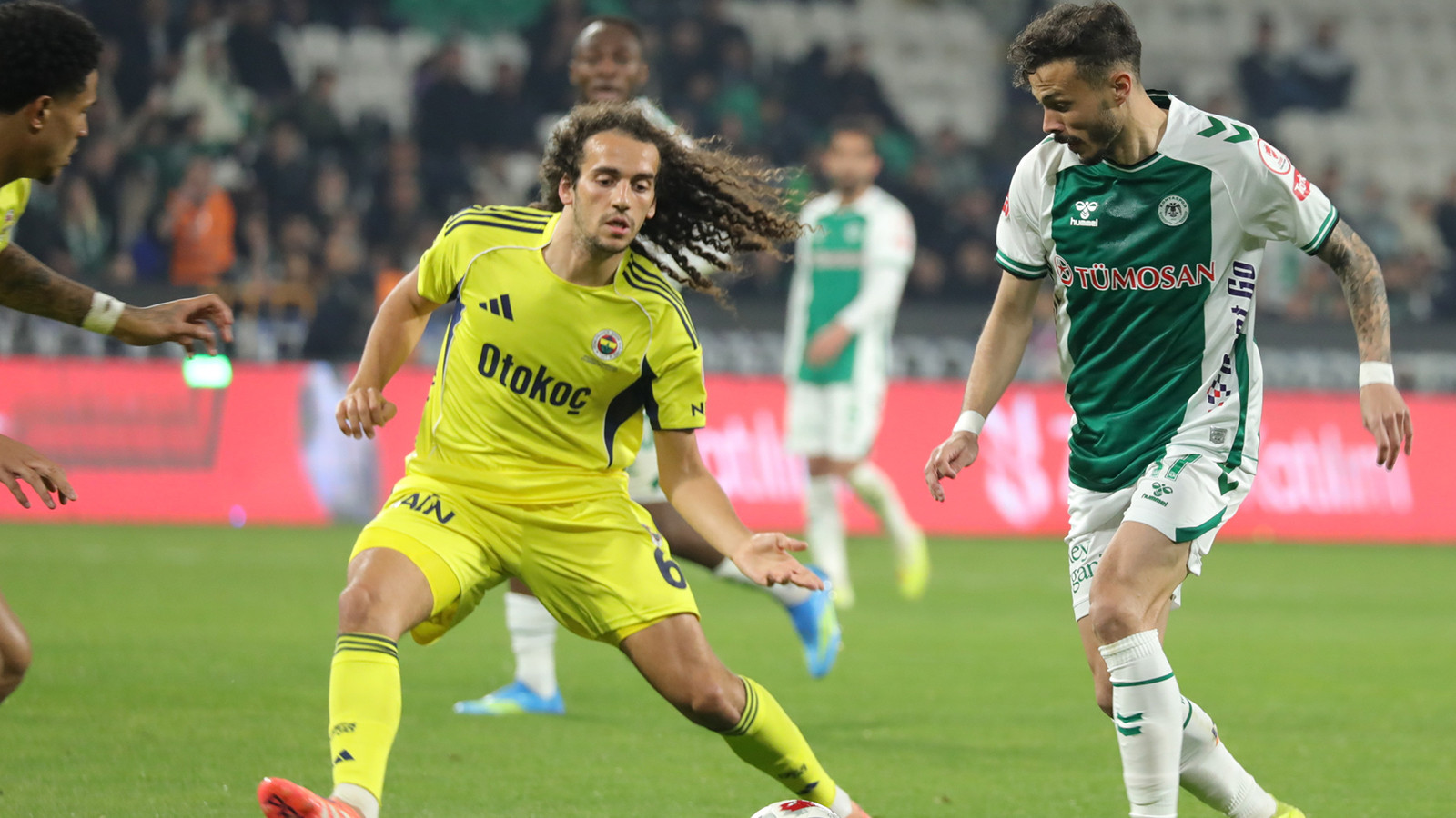 Fenerbahçe, Konyaspor'a konuk oluyor