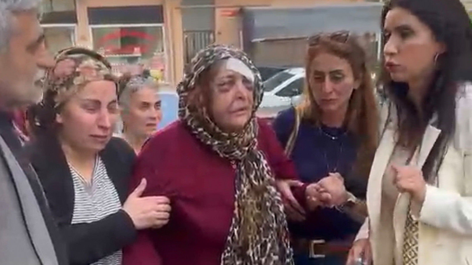 Mahalleliden kızını vurduğu için damadını öldüren kayınvalideye karşılama