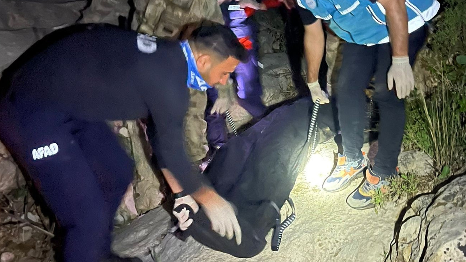 Siirt'te kayalıklardan düşen şahıs feci şekilde can verdi