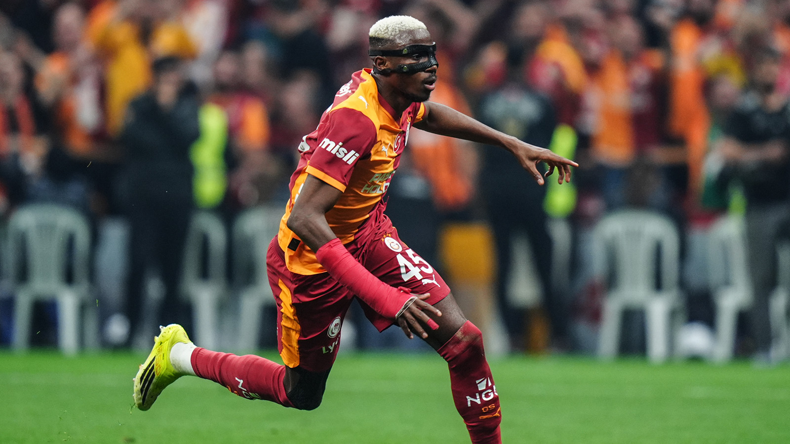 Victor Osimhen'den şampiyonluk sonrası ezeli rakiplere gönderme: "Yapabileceğiniz tek şey bu"