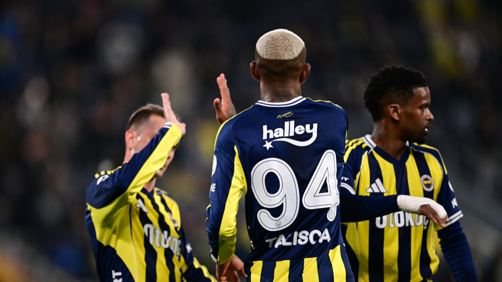 Fenerbahçe, kadın ve çocuklara ücretsiz bilet verecek