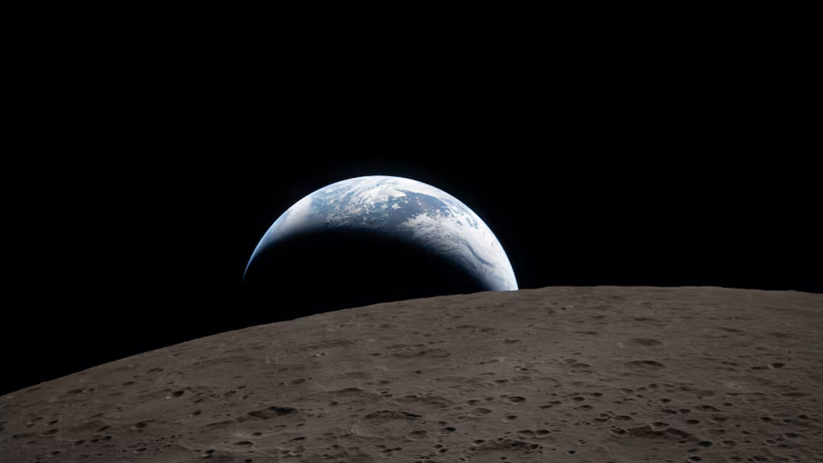 Ay aslında hangi renk? Artemis 2 astronotları yanıtladı