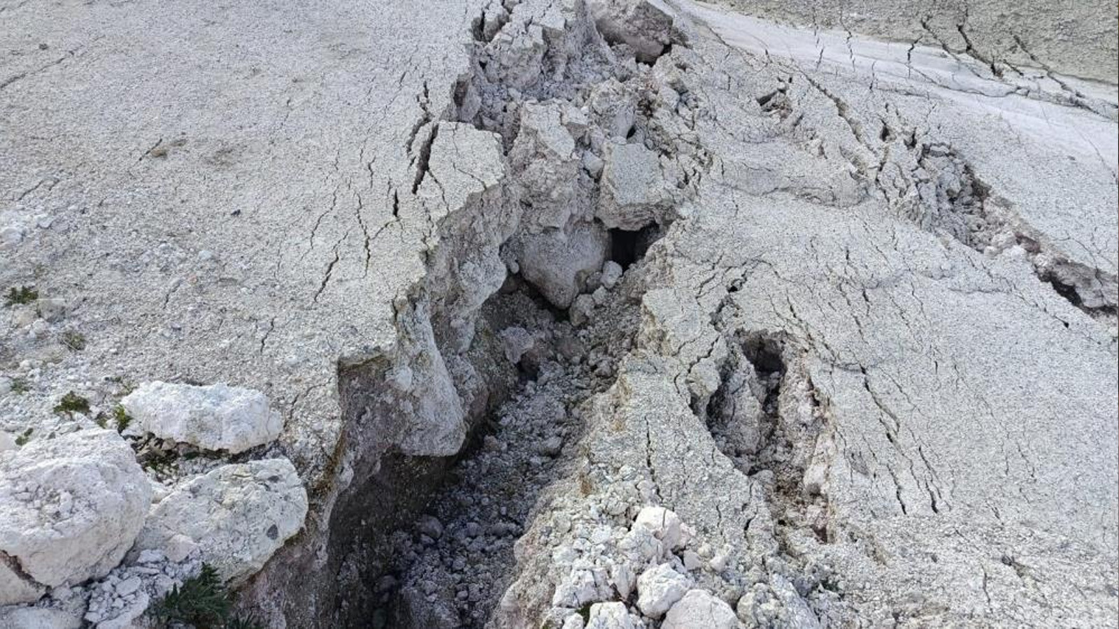 Eskişehir'de maden sahasında toprak kayması: Vatandaşlar tedirgin!
