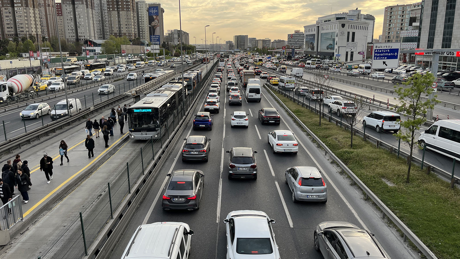 İstanbul'da trafik kilit: Yoğunluk yüzde 80'e çıktı
