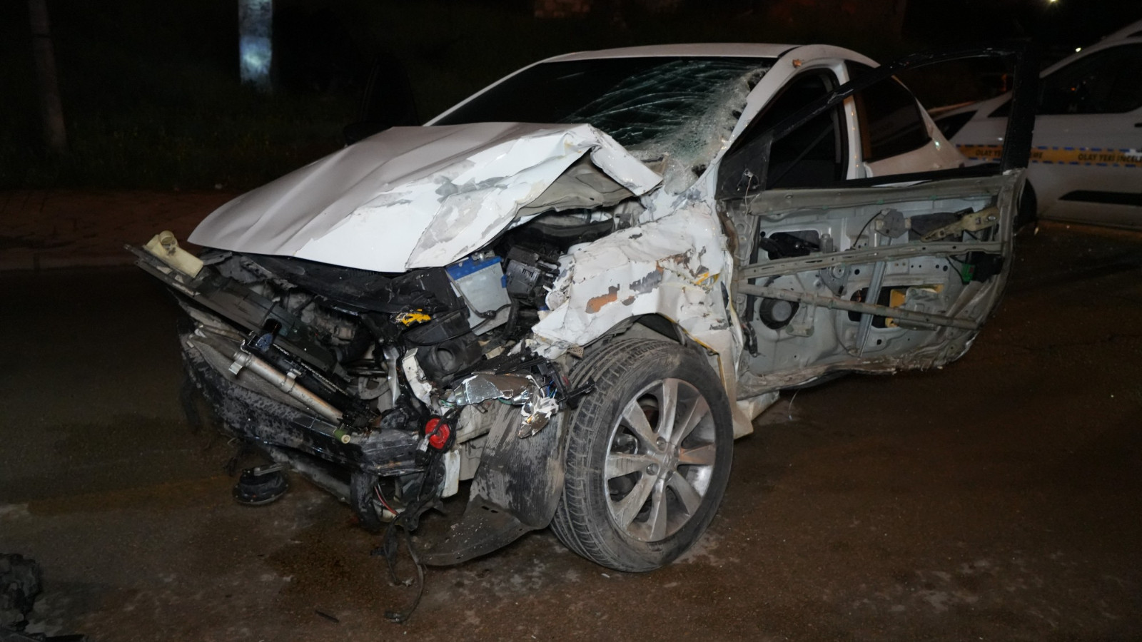 Kırıkkale'de otomobil çekiciye çarptı: 1 ölü, 1 yaralı