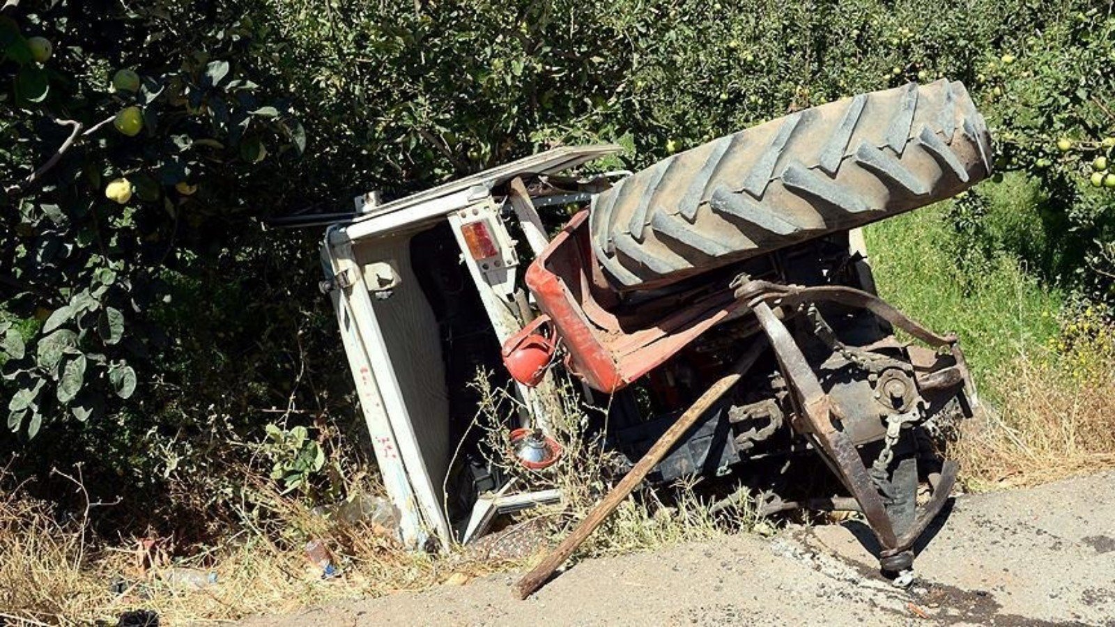 Kütahya'da traktör devrildi: 1 ölü