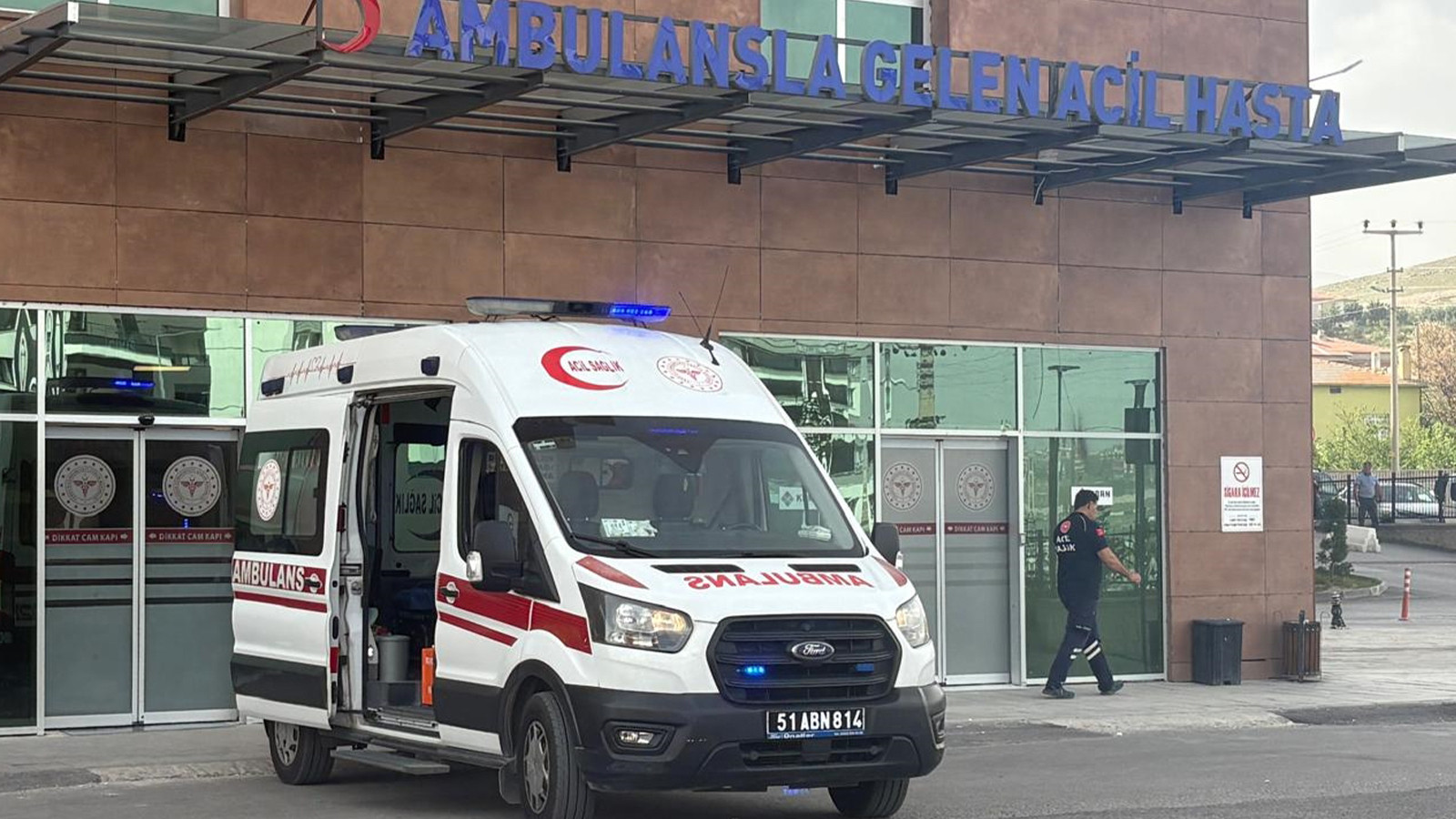 Niğde'de gıda zehirlenmesi şüphesi: 27 öğrenci hastaneye kaldırıldı