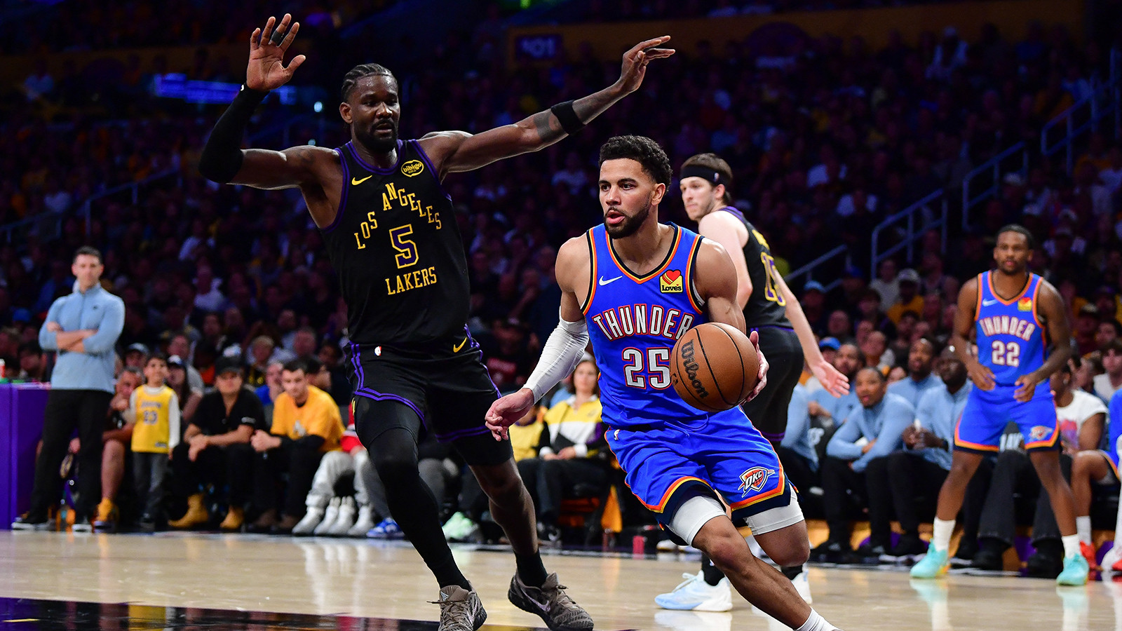 Oklahoma City Thunder, Lakers'ı süpürerek konferans finaline çıktı