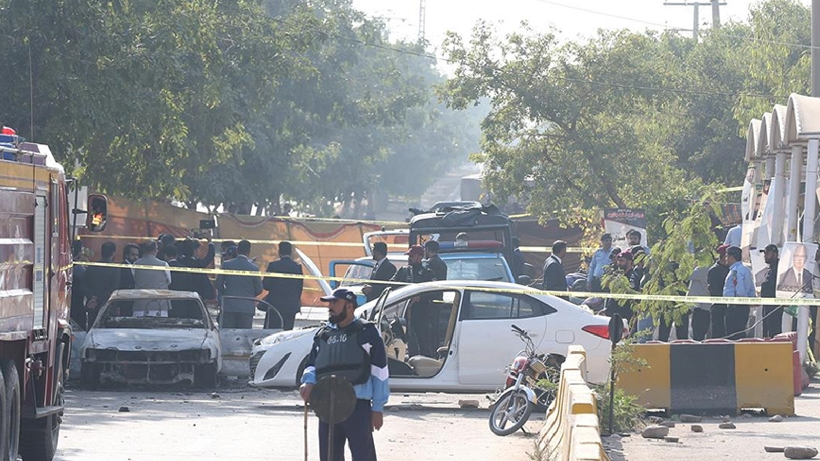 Pakistan'da pazar yerinde patlama; 2'si polis 9 kişi öldü