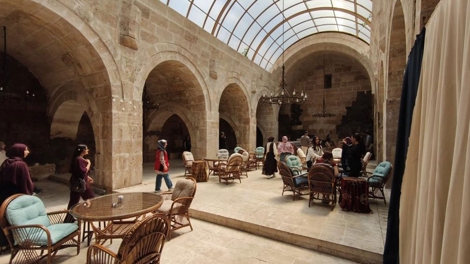8 asırlık kervansaray, günümüzde restoran olarak hizmet veriyor