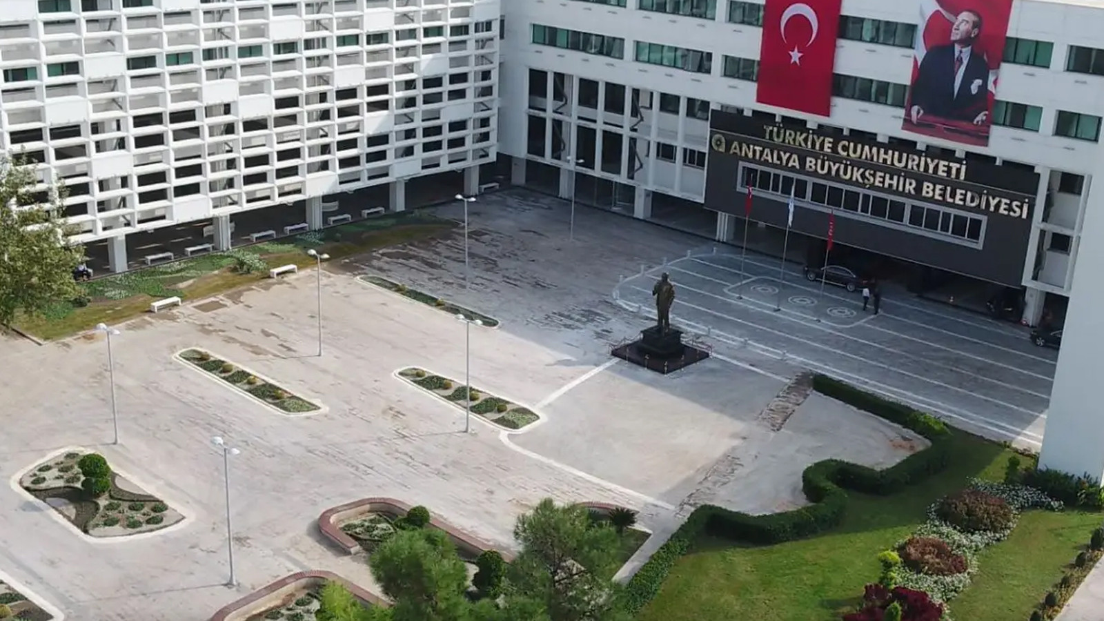 Antalya Büyükşehir Belediyesi'ne operasyon: Çok sayıda gözaltı var