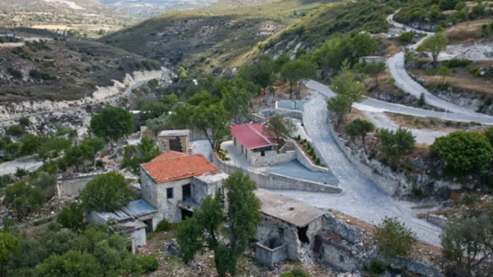 İsrailliler Güney Kıbrıs’ta arazi topluyor! Hedefte eski Türk köyleri var!