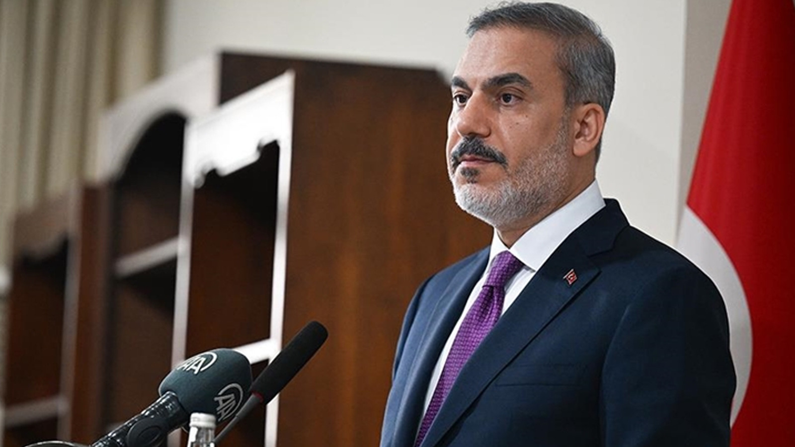 Küçükçekmece’de iş yerinde yangın paniği: 3 kişi dumandan etkilendi