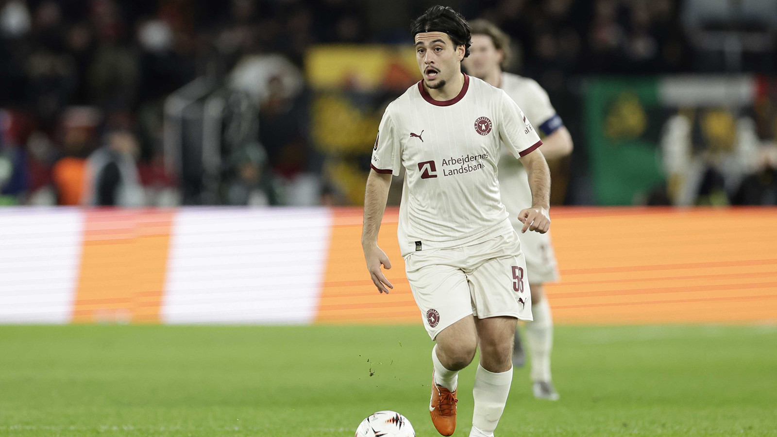 Milli futbolcu Aral Şimşir, Danimarka Süper Ligi'nde "Yılın Profili" ödülüne layık görüldü