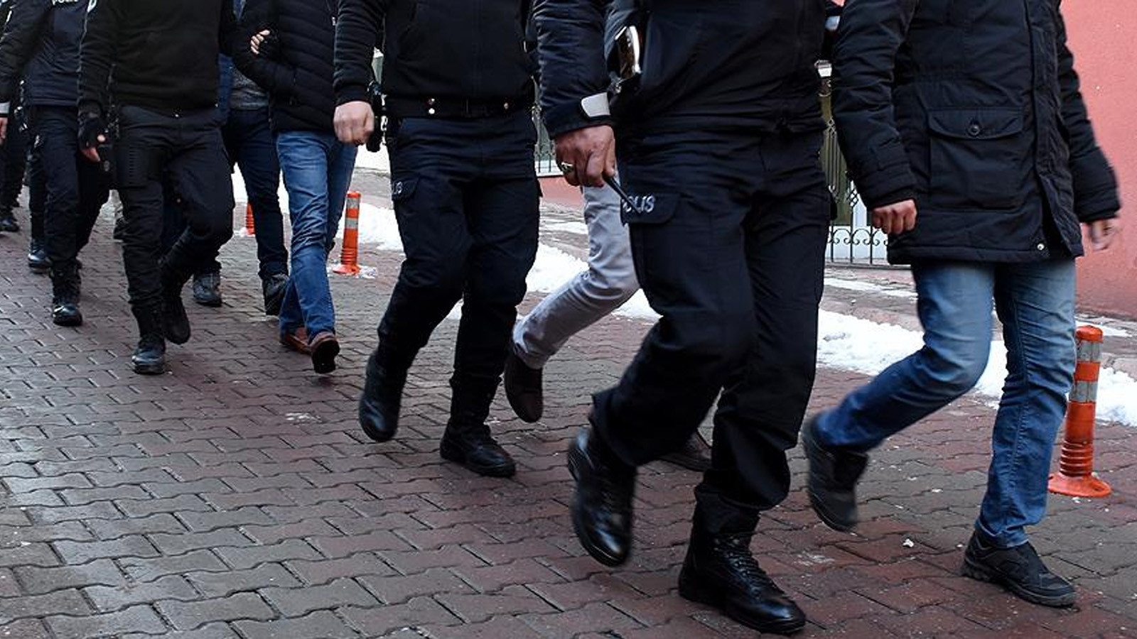 ‘Sahte araç kiralama’ sitesi açıp 102 milyonluk vurgun yaptılar