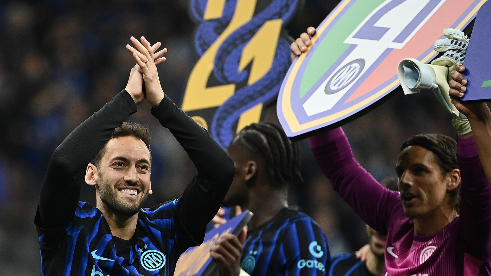 Hakan Çalhanoğlu, Inter'de kupa koleksiyonuna bir yenisini daha ekledi
