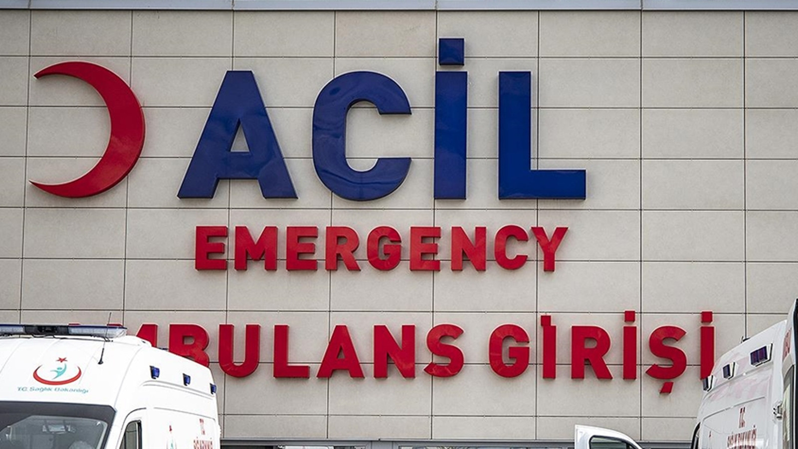 Manisa’da cezaevinin çatısı uçtu: 15 yaralı