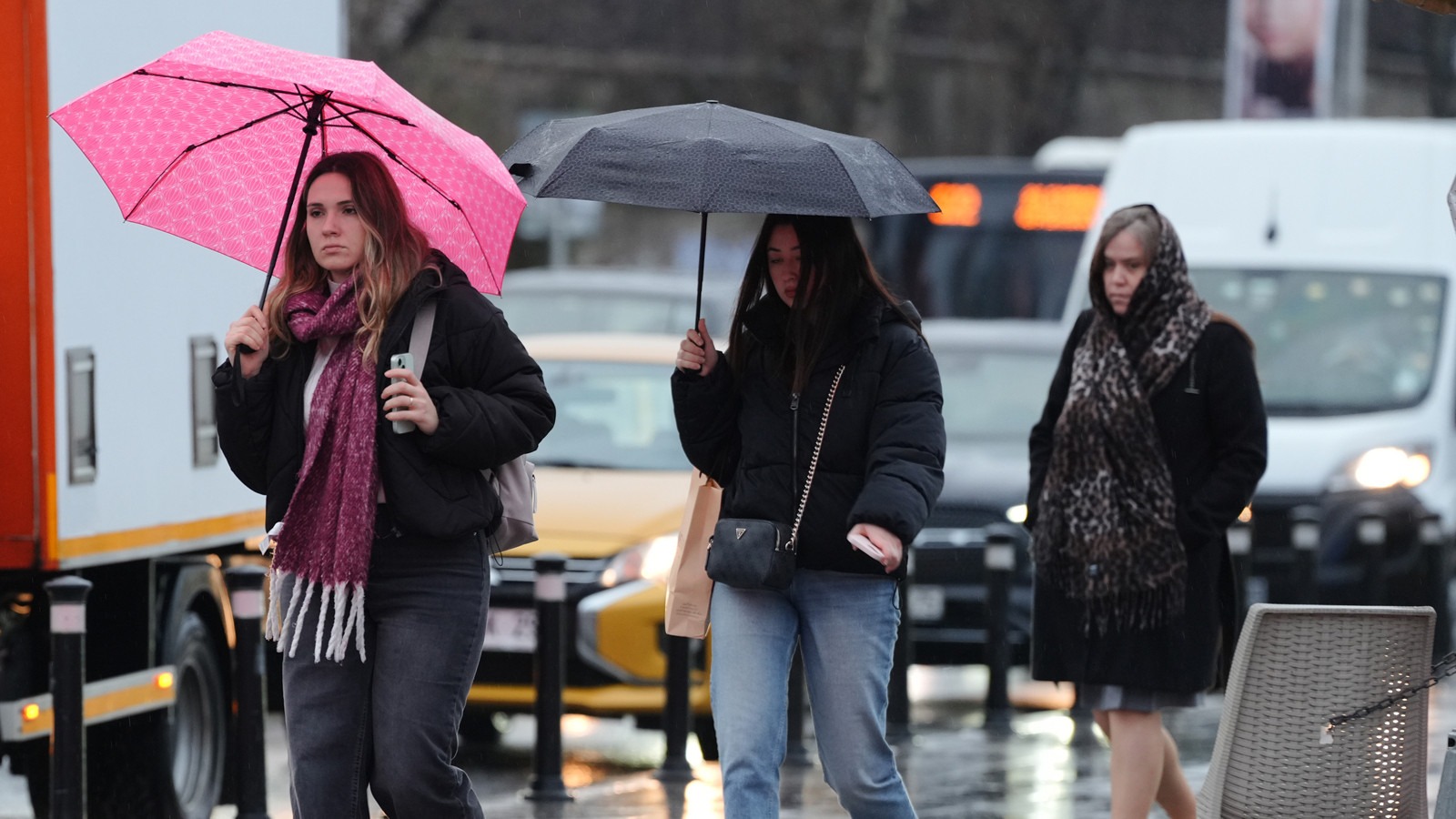 Meteoroloji İstanbul için alarm verdi: 16 ilde kuvvetli rüzgar ve sağanak etkili olacak