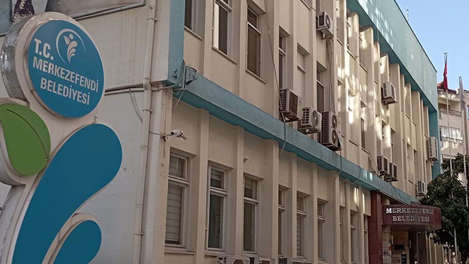Merkezefendi Belediyesi'ne operasyon: Başkan Yardımcısı Emrah Karan dahil 13 kişi gözaltına alındı