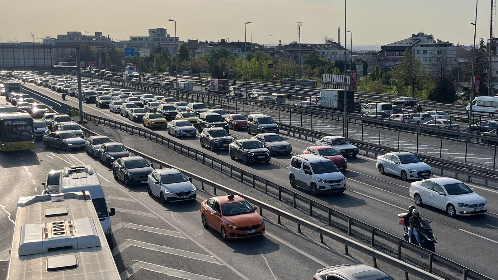 İstanbul'da trafik kilit! Yoğunluk yüzde 80'e çıktı