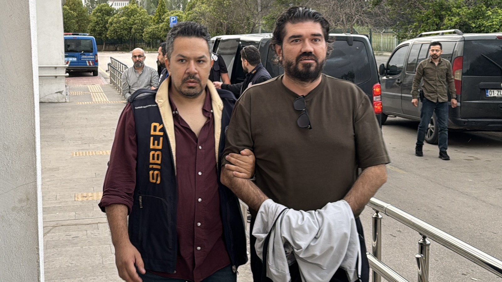 Rasim Ozan Kütahyalı neyle suçlanıyor? İddialara ilk yanıtı: Yanlış anlaşılma var!